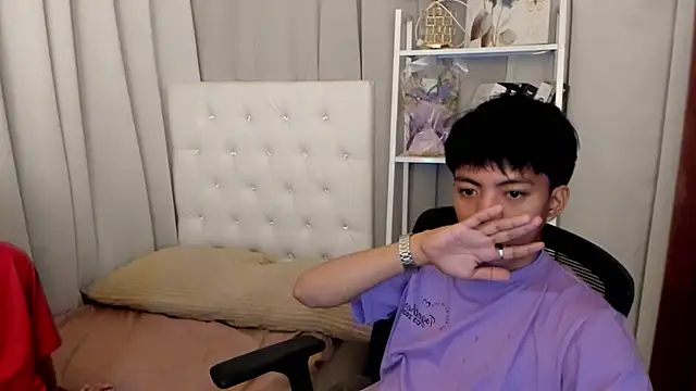 Snapshot of davincihugecock chatting on 02-25-26, 04:38 davincihugecock online show from 02-25-26, 04:38