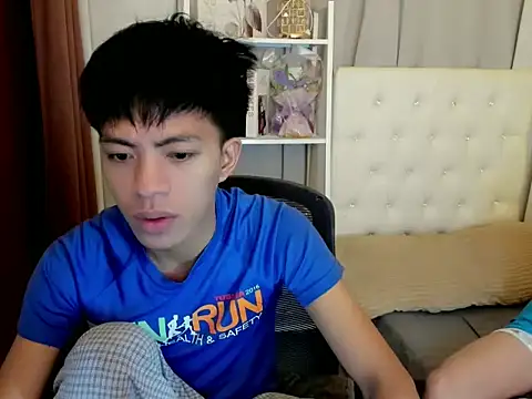 Snapshot of davincihugecock chatting on 02-26-26, 04:39 davincihugecock online show from 02-26-26, 04:39