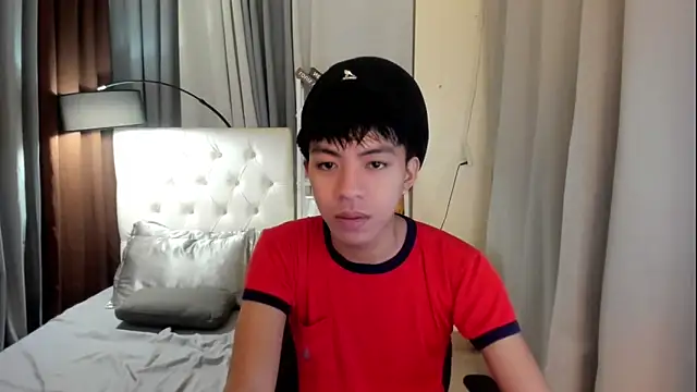 Snapshot of davincihugecock chatting on 06-08-26, 12:14 davincihugecock online show from 06-08-26, 12:14