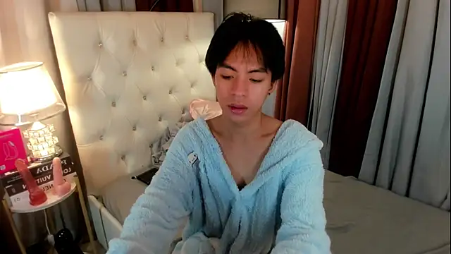 Snapshot of davincihugecock chatting on 07-06-26, 05:59 davincihugecock online show from 07-06-26, 05:59