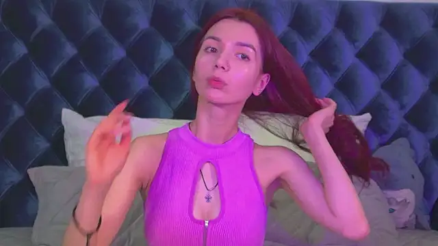 Snapshot of VanessaVienne chatting on 05-18-26, 04:13 VanessaVienne online show from 05-18-26, 04:13