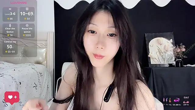 Snapshot of Queenbb88 chatting on 07-12-26, 11:34 Queenbb88 online show from 07-12-26, 11:34