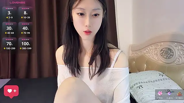 Snapshot of Queenbb88 chatting on 07-17-26, 11:39 Queenbb88 online show from 07-17-26, 11:39