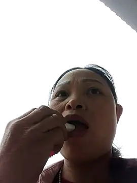 Snapshot of miray- chatting on 02-18-26, 04:19 miray- online show from 02-18-26, 04:19