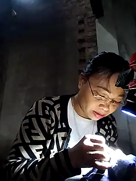 Snapshot of miray- chatting on 02-22-26, 02:02 miray- online show from 02-22-26, 02:02