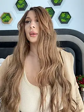 LucyBridgette online show from 05-06-26, 11:15