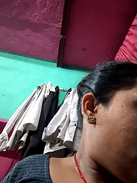 Snapshot of Reena_lodha chatting on 04-20-26, 11:28 Reena lodha online show from 04-20-26, 11:28