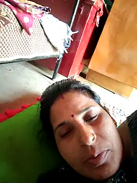 Snapshot of Reena_lodha chatting on 04-22-26, 11:01 Reena lodha online show from 04-22-26, 11:01