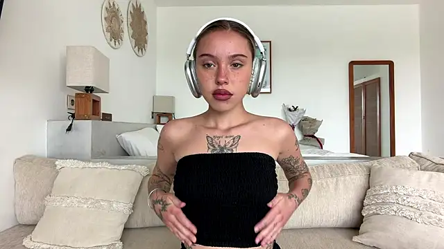 MartinaDeoliveira online show from 02-22-26, 05:08