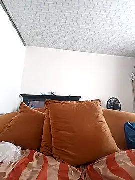 Snapshot of Winterslender chatting on 02-23-26, 11:40 Winterslender online show from 02-23-26, 11:40