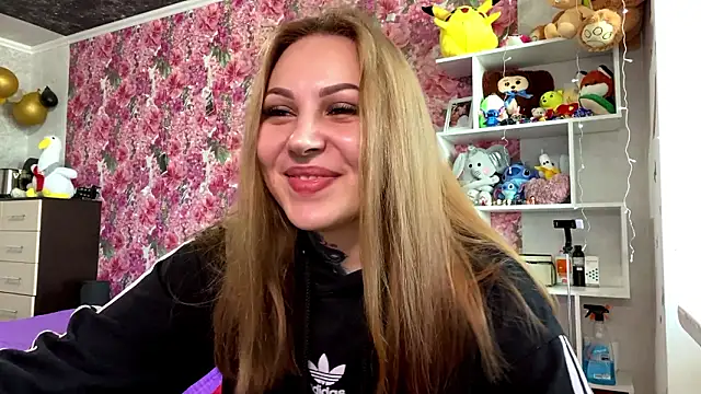 Snapshot of TraciBallena chatting on 02-02-26, 09:08 TraciBallena online show from 02-02-26, 09:08