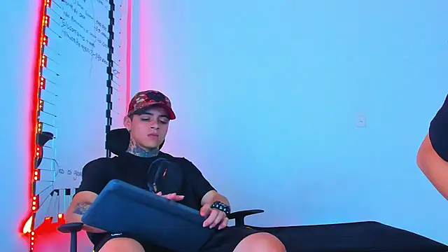 Thomas-Wil online show from 02-07-26, 01:20