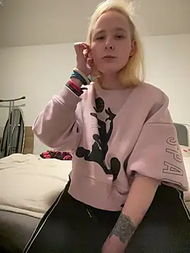 Snapshot of PurpleHazexx chatting on 02-19-26, 09:00 PurpleHazexx online show from 02-19-26, 09:00