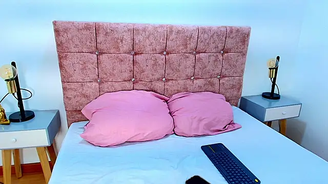 Veronica Wins  online show from 01-11-26, 07:08