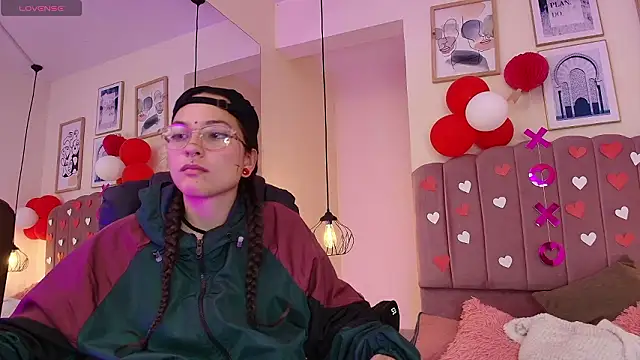 Hanabie  online show from 02-17-26, 03:14