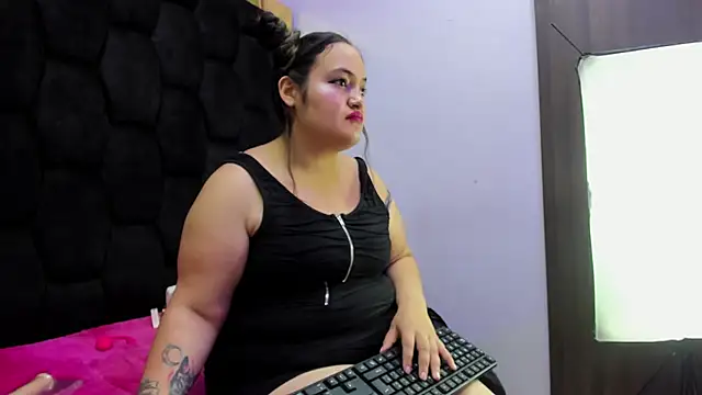 MiaRouss69 online show from 02-02-26, 03:49