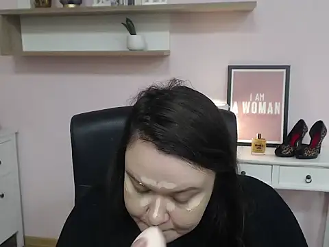 Snapshot of HollyDanceSoul chatting on 02-12-26, 05:35 HollyDanceSoul online show from 02-12-26, 05:35