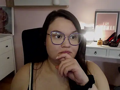 Snapshot of HollyDanceSoul chatting on 02-20-26, 06:26 HollyDanceSoul online show from 02-20-26, 06:26