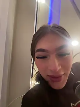 Snapshot of lizz_lunna chatting on 04-28-26, 03:44 lizz lunna online show from 04-28-26, 03:44