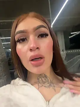 Snapshot of lizz_lunna chatting on 05-19-26, 04:41 lizz lunna online show from 05-19-26, 04:41