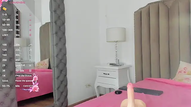 paulina lux online show from 04-11-26, 07:45