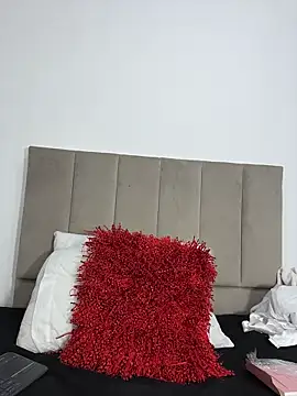 LeslyCooper1 online show from 02-13-26, 07:10