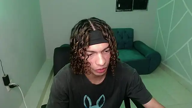 Snapshot of Axel_fox77 chatting on 07-21-26, 01:52 Axel fox77 online show from 07-21-26, 01:52