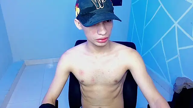 Snapshot of Axel_fox77 chatting on 07-30-26, 11:59 Axel fox77 online show from 07-30-26, 11:59