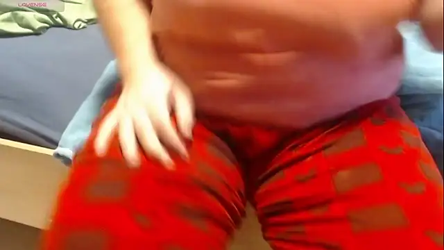 Snapshot of Santanna77 chatting on 10-31-25, 07:20 Santanna77 online show from 10-31-25, 07:20