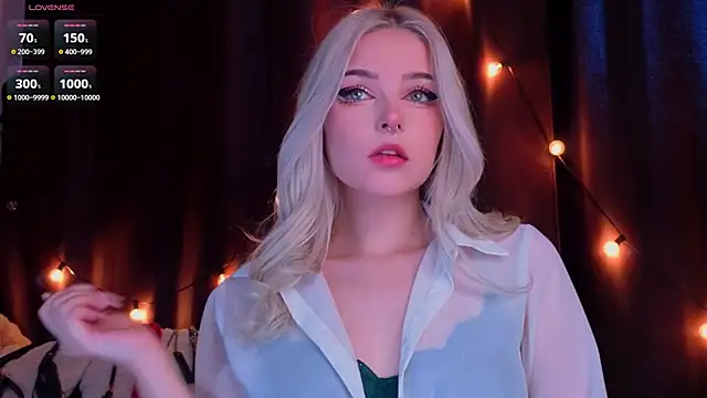 Snapshot of ShyniAlice chatting on 03-02-26, 04:25 ShyniAlice online show from 03-02-26, 04:25