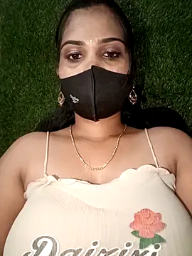 Snapshot of Nithyatamil chatting on 02-11-26, 05:07 Nithyatamil online show from 02-11-26, 05:07