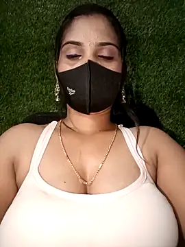 Snapshot of Nithyatamil chatting on 02-13-26, 05:20 Nithyatamil online show from 02-13-26, 05:20