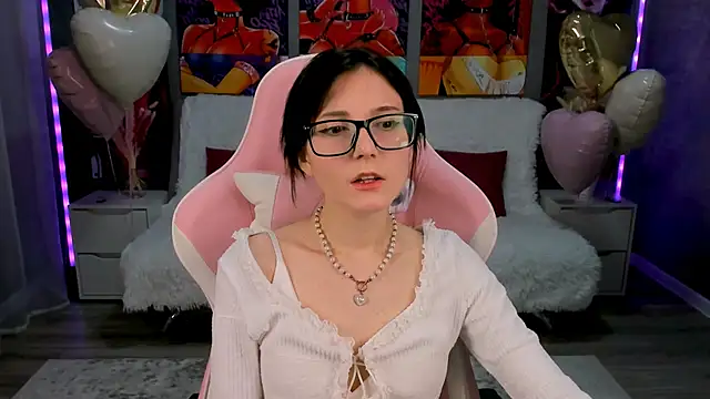 Snapshot of KikaOsterman chatting on 02-18-26, 01:07 KikaOsterman online show from 02-18-26, 01:07