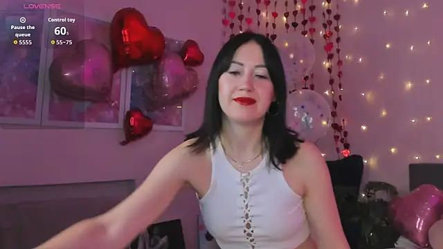 Snapshot of Amily_Warren chatting on 02-18-26, 03:13 Amily Warren online show from 02-18-26, 03:13