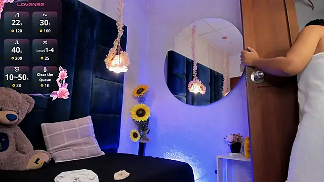 Laura Miller1 online show from 03-29-26, 05:24