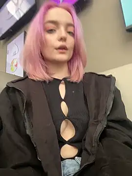 Snapshot of aka_Blonde chatting on 03-04-26, 05:35 aka Blonde online show from 03-04-26, 05:35