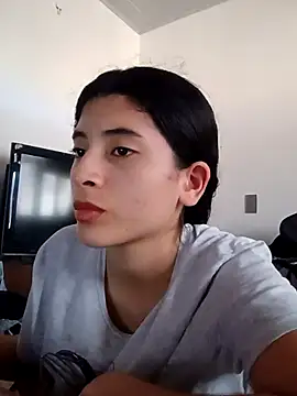 Snapshot of honeyhotgirl19 chatting on 02-25-26, 07:34 honeyhotgirl19 online show from 02-25-26, 07:34