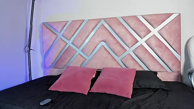 Lara reynolds  online show from 01-16-26, 07:51