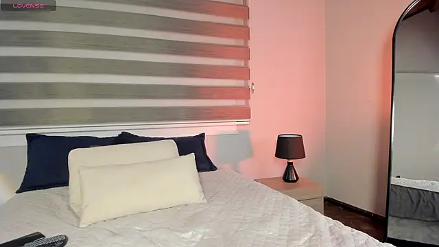 Lara reynolds  online show from 04-18-26, 08:20