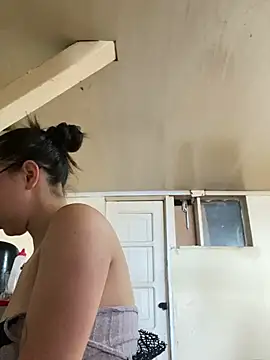 Snapshot of Shayla--broos chatting on 02-24-26, 08:18 Shayla--broos online show from 02-24-26, 08:18