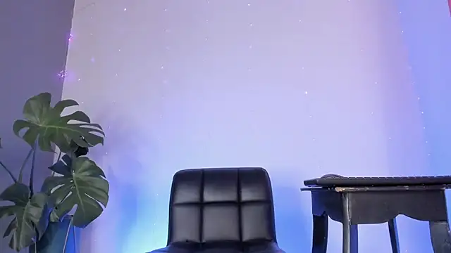 Snapshot of BellaDuval__ chatting on 02-18-26, 04:36 BellaDuval online show from 02-18-26, 04:36