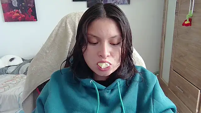 Snapshot of yessica_gomez01 chatting on 05-18-26, 09:42 yessica gomez01 online show from 05-18-26, 09:42