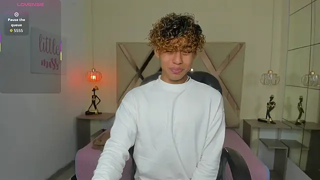Snapshot of Anyelo_Twink chatting on 05-11-26, 04:18 Anyelo Twink online show from 05-11-26, 04:18