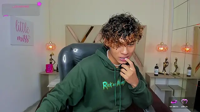 Snapshot of Anyelo_Twink chatting on 06-18-26, 04:57 Anyelo Twink online show from 06-18-26, 04:57