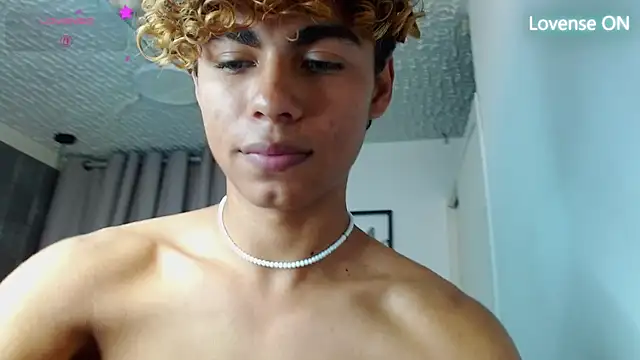 Snapshot of Anyelo_Twink chatting on 07-04-26, 04:24 Anyelo Twink online show from 07-04-26, 04:24