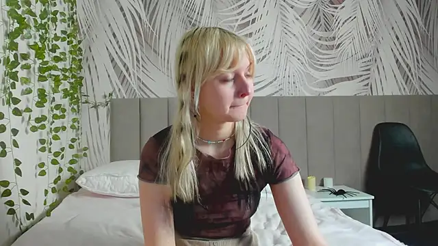 Snapshot of AdeleSilvy chatting on 02-12-26, 02:06 AdeleSilvy online show from 02-12-26, 02:06