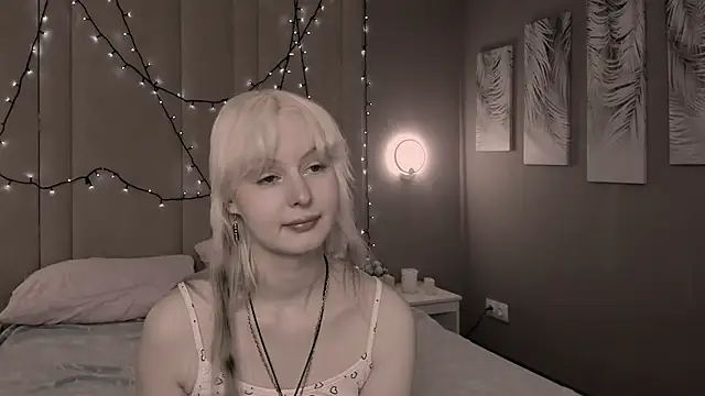 Snapshot of AdeleSilvy chatting on 02-19-26, 01:56 AdeleSilvy online show from 02-19-26, 01:56