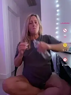 Snapshot of FoxyMillie chatting on 07-01-26, 02:13 FoxyMillie online show from 07-01-26, 02:13