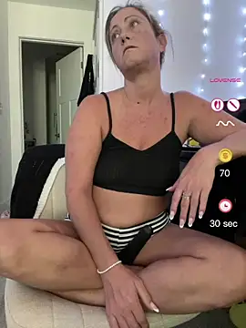 Snapshot of FoxyMillie chatting on 07-25-26, 03:53 FoxyMillie online show from 07-25-26, 03:53