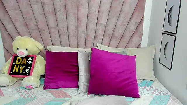 Snapshot of danibellucii_ chatting on 03-01-26, 03:52 danibellucii online show from 03-01-26, 03:52